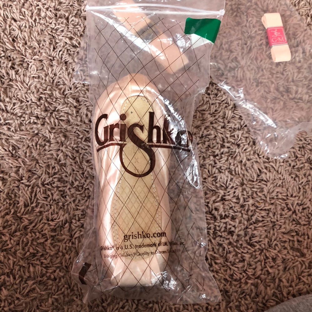 Pointe shoes - Picture 4 of 5